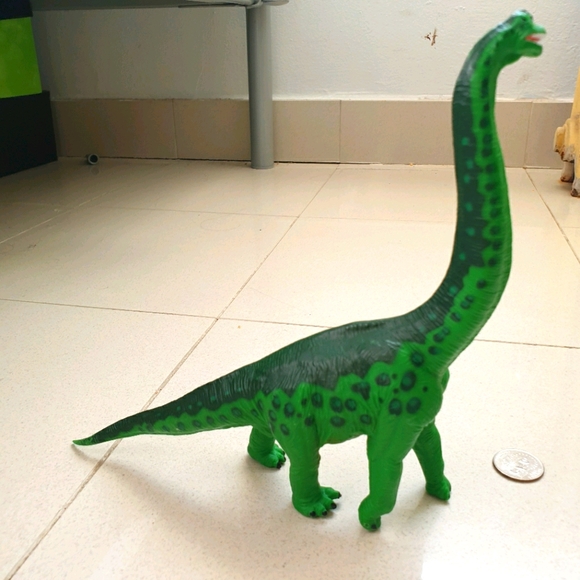 Brachiosaurus Collectible Dinosaur - Picture 1 of 7